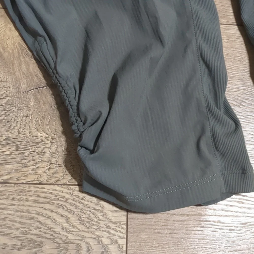 Lululemon Dance Studio Mid-Rise Green- Grey Cropped Pants Size 6 - Picture 10 of 13
